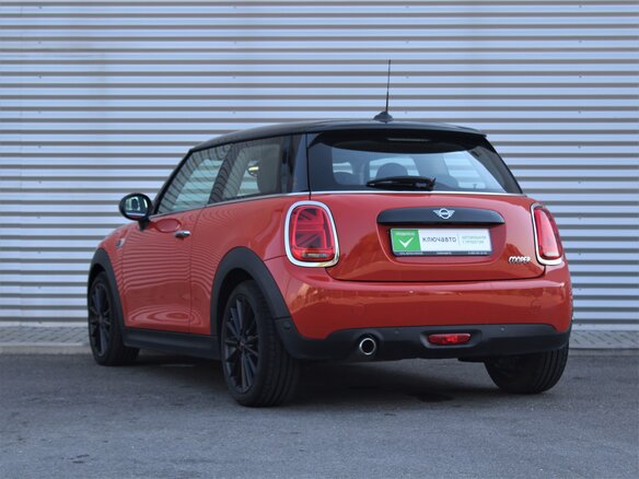 2018 Mini Hatch Cooper III (F55/F56) Рестайлинг, оранжевый - вид 6
