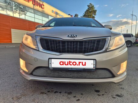 2013 Kia Rio 5-speed III, бежевый, 699000 рублей, вид 4