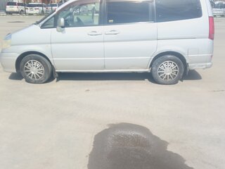 2000 Nissan Serena II (C24), серебристый, 550000 рублей, вид 3