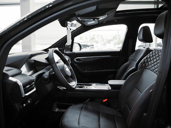 2025 Geely Okavango I Рестайлинг, серый, 3988990 рублей - вид 5