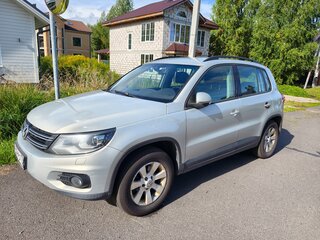 2013 Volkswagen Tiguan I Рестайлинг, серебристый, 900000 рублей, вид 1