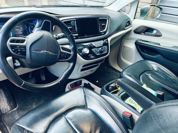 2017 Chrysler Pacifica RU, серый - вид 25