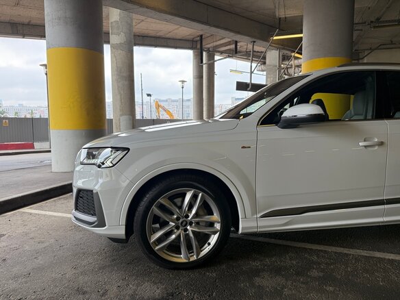 2021 Audi Q7 45 TDI II (4M) Рестайлинг, белый, 9900000 рублей - вид 6