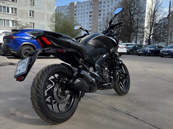 2021 Bajaj Dominar 400, чёрный, 380000 рублей - вид 3
