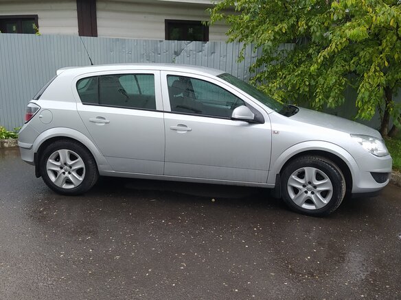 2014 Opel Astra H Рестайлинг, серебристый, 675000 рублей - вид 1