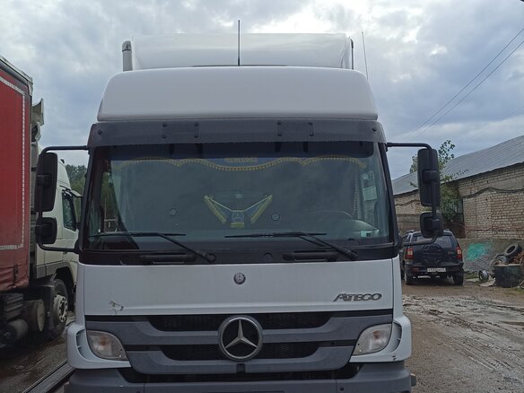 2004 Mercedes-Benz Atego, белый, 3800000 рублей
