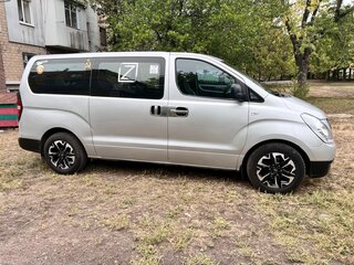 2009 Hyundai H-1 II, серебристый, 1400000 рублей, вид 4