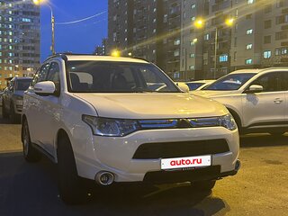 2013 Mitsubishi Outlander III, белый, 1399999 рублей, вид 2