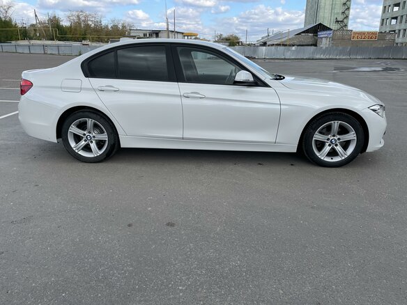 2017 BMW 3 серии 320i xDrive VI (F3x) Рестайлинг, белый - вид 1