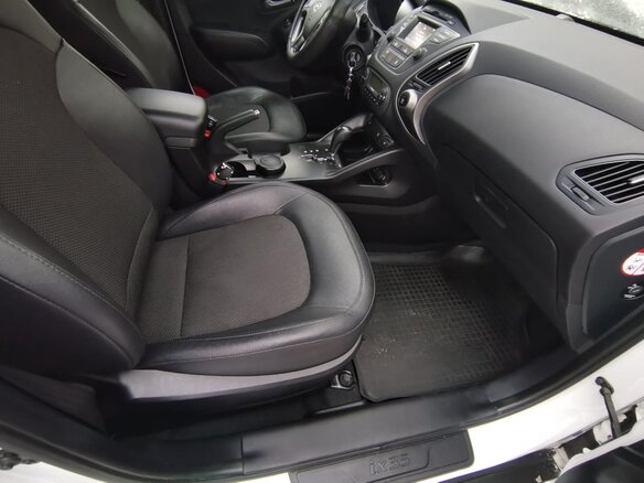2015 Hyundai ix35 I Рестайлинг, белый, 1500000 рублей - вид 3