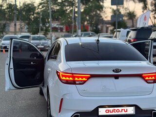 2020 Kia Rio IV Рестайлинг, белый, 1850000 рублей, вид 4