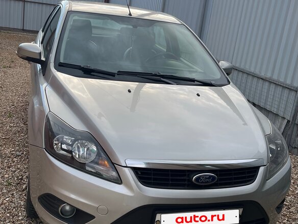 2009 Ford Focus II Рестайлинг, серебристый, 500000 рублей - вид 2