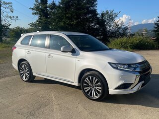 2022 Mitsubishi Outlander III Рестайлинг 3, белый, 2700000 рублей, вид 4