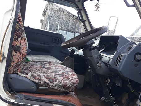 1992 Toyota Dyna, белый, 650000 рублей, вид 4