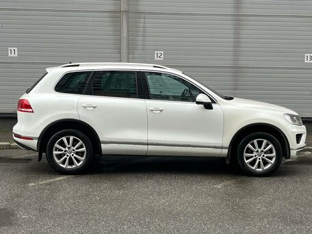 2016 Volkswagen Touareg II Рестайлинг, белый, 2249000 рублей, вид 4