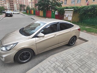 2013 Hyundai Solaris I, бежевый, 730000 рублей, вид 1