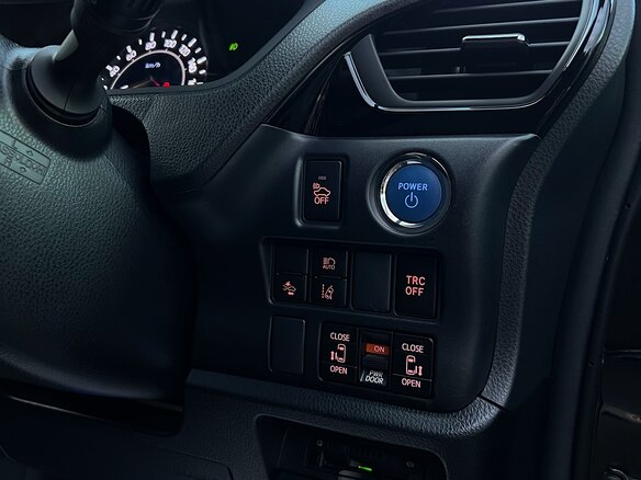 2018 Toyota Voxy III (R80) Рестайлинг, чёрный, 2080000 рублей - вид 16