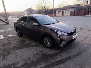 2021 Kia Rio IV Рестайлинг, коричневый, 1600000 рублей, вид 3