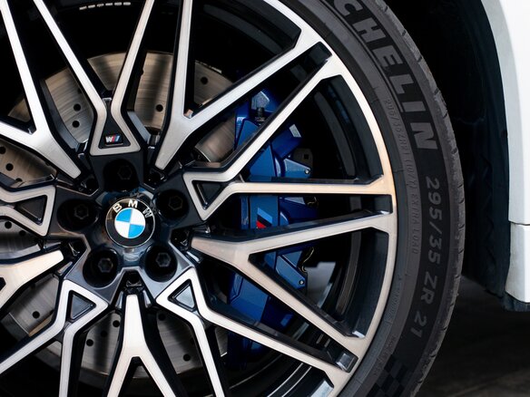 2021 BMW X6 M III (F96), белый, 13000000 рублей - вид 13