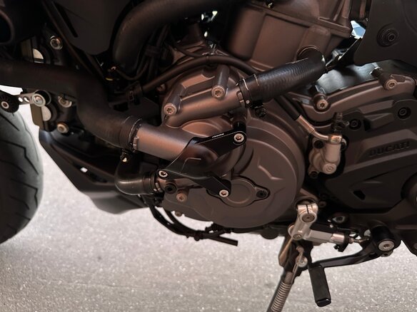 2021 Ducati Monster 937, чёрный - вид 15