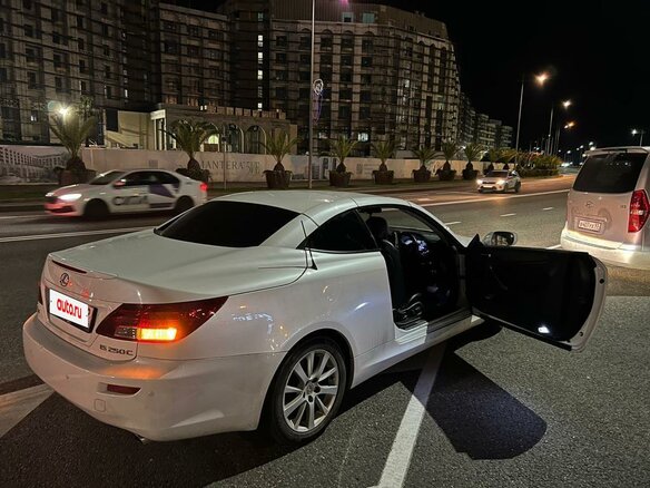 2011 Lexus IS 250C II Рестайлинг 2, белый, 1700000 рублей - вид 1