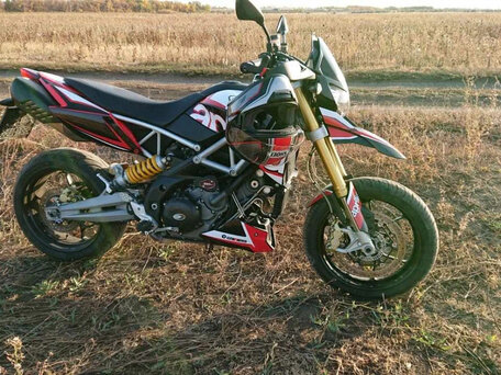 2013 Aprilia Dorsoduro 1200, красный, 750000 рублей, вид 4