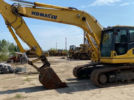 2011 Komatsu PC200-8, жёлтый, 6000000 рублей, вид 2