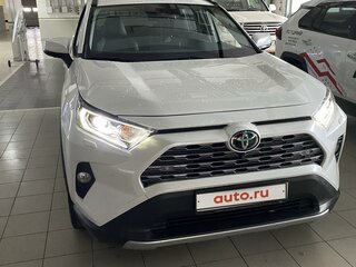 2022 Toyota RAV4 V (XA50), белый, 4700000 рублей, вид 2