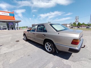 1990 Mercedes-Benz W124 200, бежевый, 1000000 рублей, вид 5