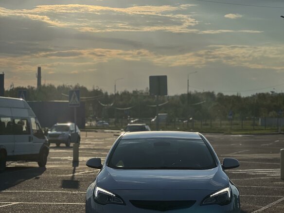 2012 Opel Astra GTC J Рестайлинг, белый, 750000 рублей