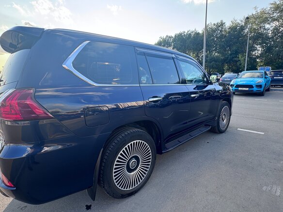 2019 Lexus LX 570 III Рестайлинг 2, синий, 8975000 рублей - вид 8