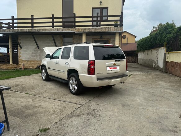 2012 Chevrolet Tahoe 6AT III, белый, 2680000 рублей - вид 5