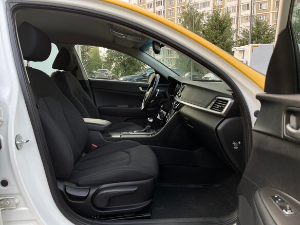 2019 Kia Optima IV Рестайлинг, белый, 1400000 рублей - вид 7