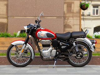2025 Royal Enfield Classic 350, красный, 517000 рублей, вид 2