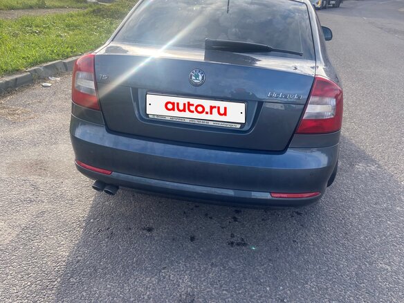2012 Skoda Octavia II (A5) Рестайлинг, серый, 900000 рублей - вид 1