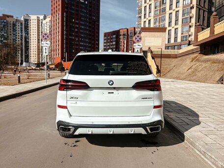 2025 BMW X5 40i IV (G05/G18) Рестайлинг, белый, 11940000 рублей, вид 4