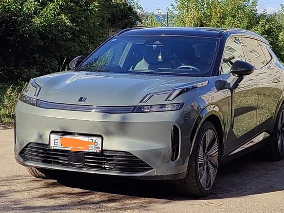2023 Lynk & Co 08 39.6 kWh I, зелёный, 5700000 рублей