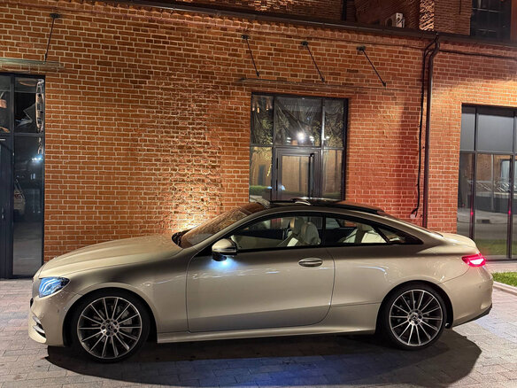 2018 Mercedes-Benz E-Класс 200 V (W213, S213, C238), серебристый, 3700000 рублей - вид 1