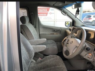 2002 Nissan Elgrand II (E51), серебристый, 600000 рублей, вид 3