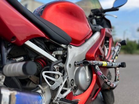 1999 Honda CBR 600F, красный, 330000 рублей, вид 4