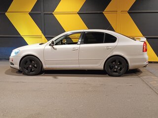 2011 Skoda Octavia II (A5) Рестайлинг, белый, 950000 рублей, вид 2