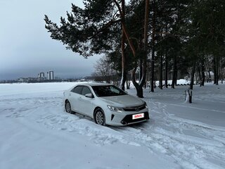 2017 Toyota Camry VII (XV50) Рестайлинг, белый, 1950000 рублей, вид 1
