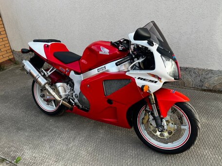 2004 Honda RVT 1000, красный, 500000 рублей, вид 2