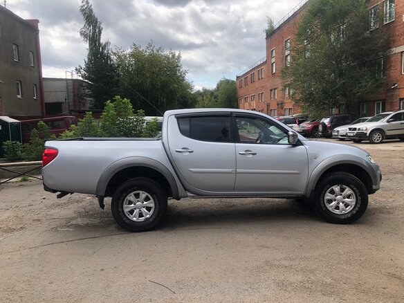 2014 Mitsubishi L200 Super Select IV Рестайлинг, серебристый - вид 3