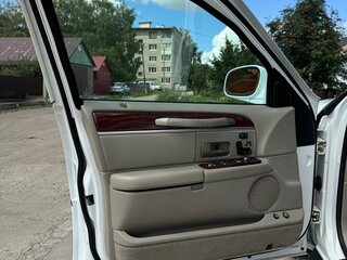 2003 Lincoln Town Car III Рестайлинг, белый, 2300000 рублей, вид 5