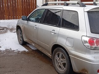 2004 Mitsubishi Outlander I, серебристый, 550000 рублей, вид 3