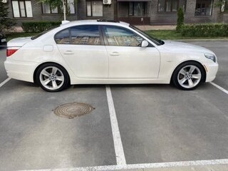 2007 BMW 5 серии 528i V (E60/E61) Рестайлинг, белый, 1450000 рублей, вид 2