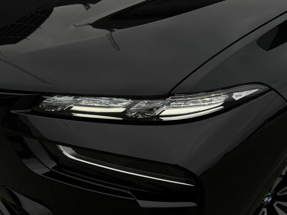 2026 BMW X7 40d I (G07) Рестайлинг, чёрный - вид 1
