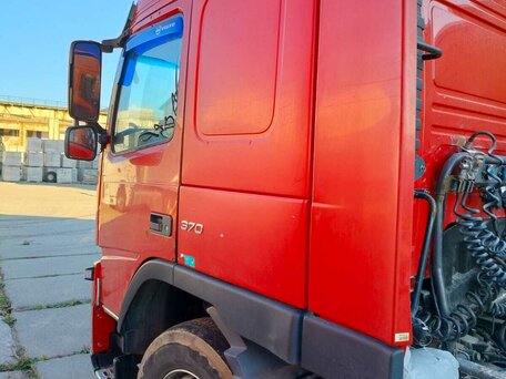 2013 Volvo FM, красный, 1750000 рублей, вид 2