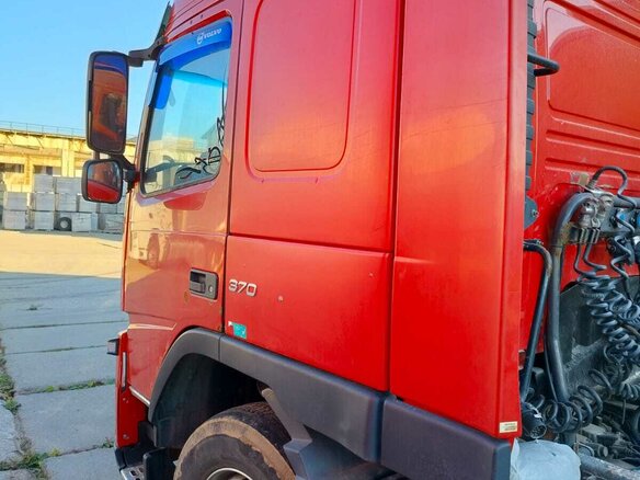 2013 Volvo FM, красный, 1750000 рублей - вид 1